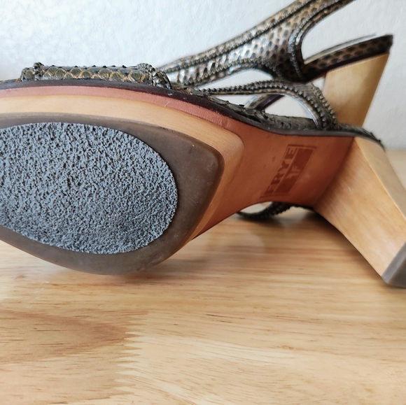 FRYE Bronze Gerry Metal Bead Leather Heel Size 7 1/2M - Picture 5 of 6